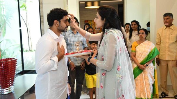 లోకేష్ కు తిలకం దిద్దిన బ్రాహ్మణి : అమ్మ -నాన్న- మామకు పాదాభివందనం : ఎమోషనల్..!!