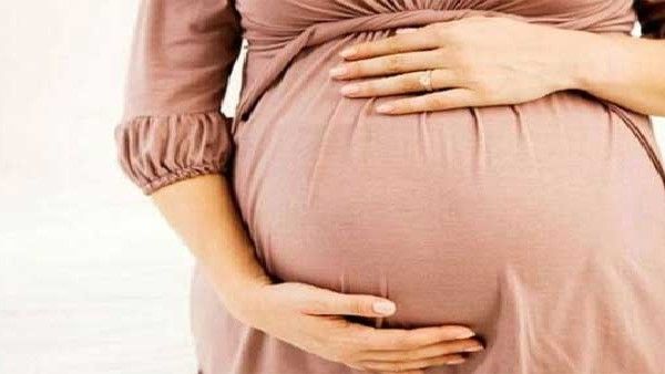 woman: మంచి ఉద్యోగం, పెళ్లి కాకుండానే తల్లి అయ్యింది, అపార్ట్ మెంట్ మూడో అంతస్తులో నుంచి ?