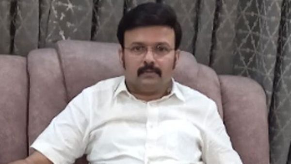 Wife: రెండో భార్య, మరదలితో మాజీ ఐఏఎస్ రొమాన్స్ ?, సార్ ల్యాప్ టాప్ లో సీక్రేట్స్, భార్య ఏం చేసింది?