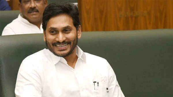 ఎమ్మెల్యేలకు సీఎం జగన్ కొత్త టాస్క్ - ఆ మాట వినిపించకూడదు..!!