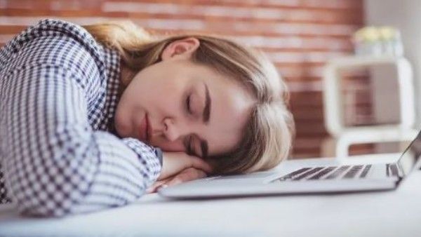 health tips: పగలు నిద్ర పనికి చేటు మాత్రమే కాదు ఆరోగ్యానికి చేటు.. ఎలాగంటే!!