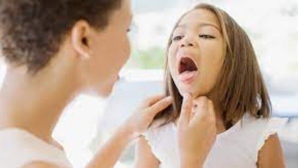 Health Tips: గొంతు నొప్పితో బాధపడుతున్నారా..  అయితే ఈ చిట్కాలు పాటించండి..