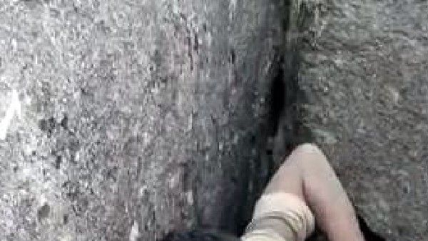 Hyderabad: బండరాళ్ల మధ్య ఇరుక్కుని 3 గంటలు నరకయాతన.. చివరికి ఏం జరిగిందంటే..!