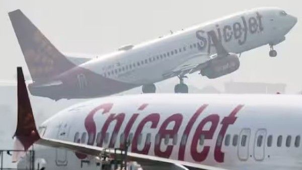 టేకాఫ్‌కు కొన్ని క్షణాల ముందు- ఎయిర్‌పోర్ట్‌లో హైడ్రామా- కలకలం..!!