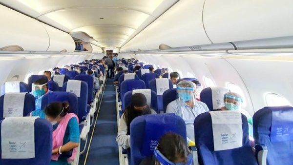 Coronavirus: భయపెడుతున్న విమాన ప్రయాణం- దాదాపు ప్రతీ విమానంలోనూ ఆనవాళ్ల గుర్తింపు..