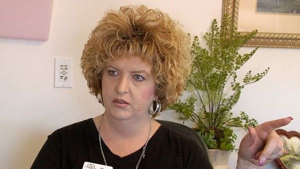 Viral News: పగలు కాటి కాపరి.. రాత్రి కాగానే శవాలను బయటకు తీసి.. ఈ మహిళ చేసే పని చూస్తే గుండెలు ఆగిపోతాయి..!