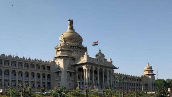 engineer: సార్ కారులో రూ. 10 లక్షలు, ఏకంగా విధాన సౌధలోకి ఎంట్రీ, మ్యాటర్ అడిగితే ?, ఉద్యోగం ?