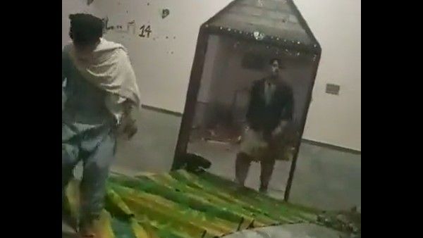 Viral Video: పాకిస్థాన్‍లో హిందువులపై ఆగని దాడులు..  