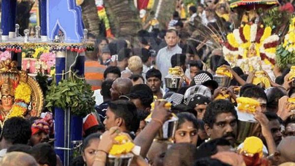 చీరెల పంపిణీలో భారీగా తొక్కిసలాట- నలుగురు దుర్మరణం: పలువురికి గాయాలు..!!