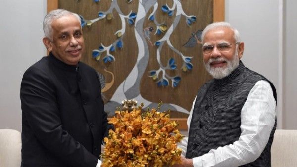 ప్రధాని మోదీతో ఏపీ గవర్నర్ కీలక భేటీ..!!