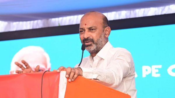 వాళ్ళంతా దండుపాళ్యం ముఠా: బీఆర్ఎస్‌తో ఆ పార్టీల పొత్తుపై భగ్గుమన్న బండి సంజయ్!!