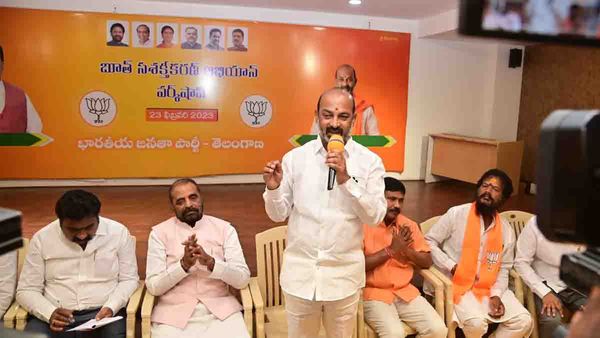 ఇది ముమ్మాటికీ హత్యే: బండి సంజయ్; ప్రీతి మృతికి ప్రభుత్వానిదే బాధ్యత: బీజేపీ కీలకనేతలు!!