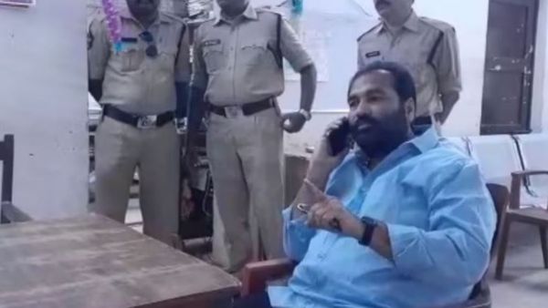 పోలీస్ స్టేషన్ లో బైఠాయించిన కోటంరెడ్డి- హీటెక్కిన నెల్లూరు
