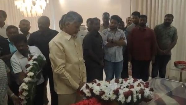 తారకరత్నకు నివాళి : చంద్రబాబు - విజయసాయిరెడ్డి అక్కడే .!!