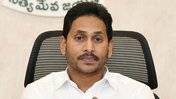 సీఎం జగన్ చేతిలో ఐ ప్యాక్ చిట్టా : టికెట్లు దక్కేదెవరికి - హిట్ లిస్టులో ఉన్నదెవరు..!?
