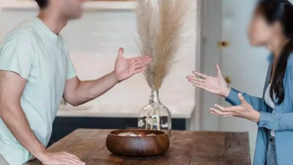 Wife: అక్రమ సంబంధం, ఆంటీ మీద డౌట్, నాతో డ్యూటీ చెయ్యమంటే బాయ్ ఫ్రెండ్ తో ఓవర్ డ్యూటీ చేస్తావా ?