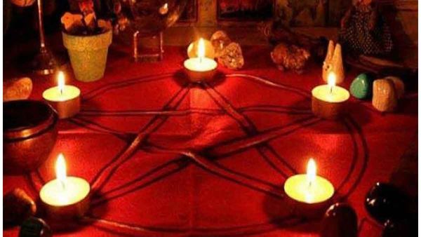 parents: తల్లిదండ్రుల కళ్లముందే బాలుడిని నేలకు వేసి కొట్టి చంపేసిన మంత్రగాడు, నరబలి ?