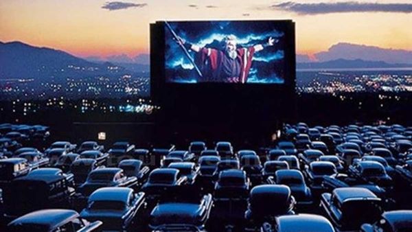 Hyderabad: శంషాబాద్ ఎయిర్‍పోర్ట్ లో డ్రైవ్-ఇన్ థియేటర్.. త్వరలో అందుబాటులోకి..!