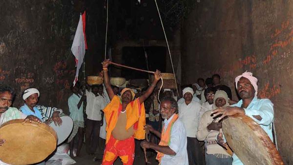 జీవితంలో ఒక్కసారైనా చూడాల్సిన గాంధారి జాతర... విశేషాలు ఇవే!!