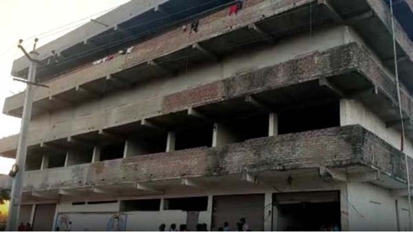 అందరూ చూస్తుండగానే పాఠశాల భవనంపై నుంచి దూకిన విద్యార్థిని