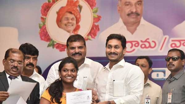 గ్రామ వాలంటీర్లకు జగన్ సర్కార్ గుడ్ న్యూస్-అమరావతిలో వారికి రూ.2500 ..