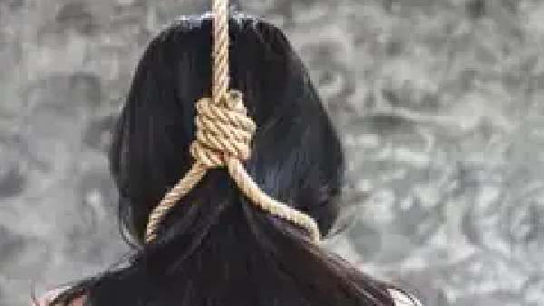 lady leader: సాయంత్రం ఇంటికి వెళ్లిన లేడీ లీడర్ ఉరి వేసుకుని ?, కౌన్సిలర్ ఇంట్లో ఏం జరిగింది ?