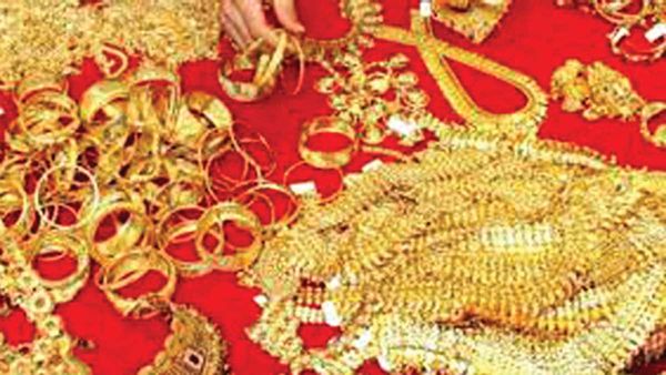jewelery: భలే చాన్స్ రా, కింద జ్యూవెలరీ షోరూమ్, పైన ఓనర్ ఫ్యామిలీ, మార్నింగ్ చూస్తే రూ. కోట్లలో?