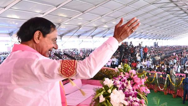 మహారాష్ట్రలో బీఆర్ఎస్ గాలి..: ఏం చేశాయంటూ కాంగ్రెస్, బీజేపీలపై కేసీఆర్ ఫైర్