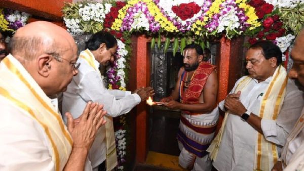 కొండగట్టు అంజన్న సన్నిధిలో కేసీఆర్ ప్రత్యేక పూజలు; నేటినుండే ఆలయ అభివృద్ధికి అడుగులు!!