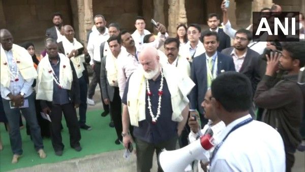 లేపాక్షిలో వేలాడే రాతి స్తంభాన్ని చూసి ఆశ్చర్యపోయిన జీ20 ప్రతినిధులు