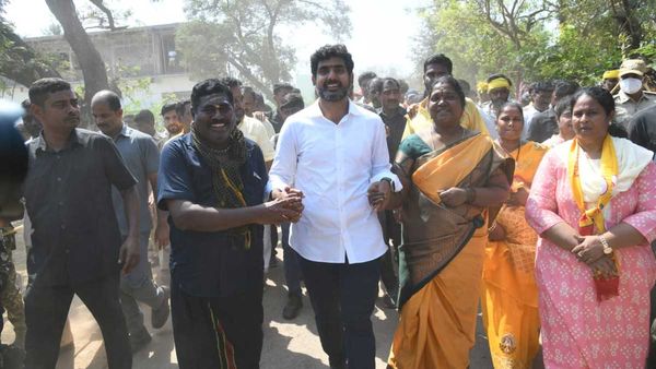 నారా లోకేష్‌ పాదయాత్ర చేస్తోంటే..ఆయన భార్య రేసులకు పోయిందంట..!!