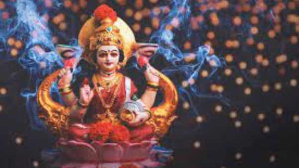 Vastu tips: సంపదలనిచ్చే లక్ష్మీదేవి విగ్రహాన్ని ఈ దిశలో పెడితేనే ఐశ్వర్యం!!