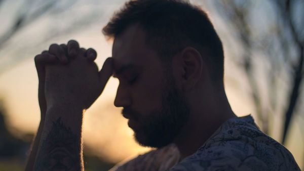 Wife: భార్య నిద్రపోతే అర్దరాత్రి పోర్న్ వీడియోలు చూస్తున్న భర్త, ఆ వీడియోలు కోసం ఏం చేశాడంటే?