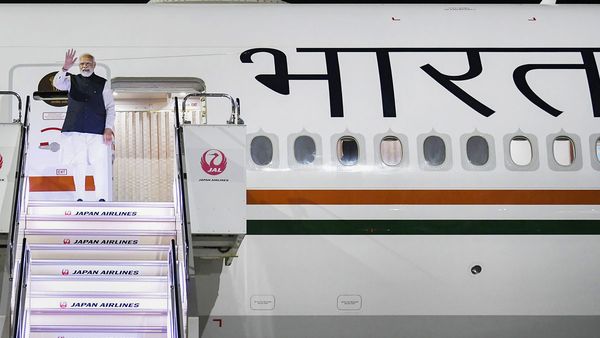 ప్రధాని నరేంద్ర మోడీ విదేశీ పర్యటనలు ఎన్నీ, ఆ ఖర్చెంతంటే?