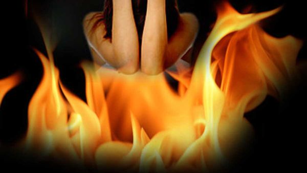 lady principal: కారు అడ్డగించి మేడమ్ ను కిందకు దింపి పెట్రోల్ పోసి నిప్పంటించిన ఓల్డ్ స్టూడెంట్ !