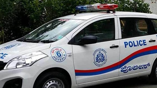 Bengaluru: అర్దరాత్రి జంటతో ఆడుకున్న గస్తీ పోలీసులు, గూగుల్ పే దెబ్బతో గూబ గుయ్ మనింది !