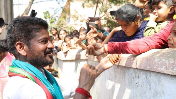 Revanth reddy: గురుకులం గోడ దూకి షాకింగ్ పని చేసిన ఫైర్ బ్రాండ్!!