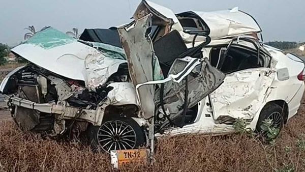 ఘోర ప్రమాదం: అద్దంకి ఎస్సై భార్య, కుమార్తె సహా ఐదుగురు మృతి, టైర్ పంక్చరే కారణం