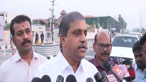 కేంద్రంలో జగన్ చక్రం తిప్పే పరిస్థిితులు రావాలి: తిరుమలలో సజ్జల..!!