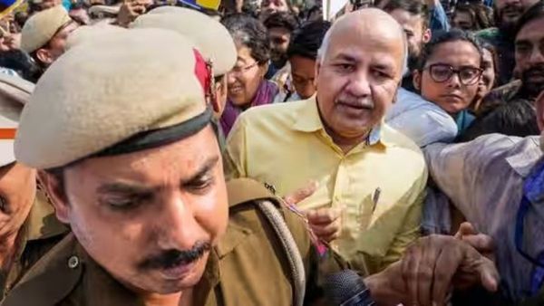 మంత్రి పదవులకు సిసోడియా, సత్యేంద్ర జైన్ రాజీనామా