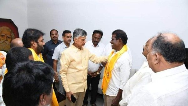 టీడీపీకి భారీ ఊరట: మాజీ ఎమ్మెల్యే జాయిన్: చంద్రబాబు సమక్షంలో..!!
