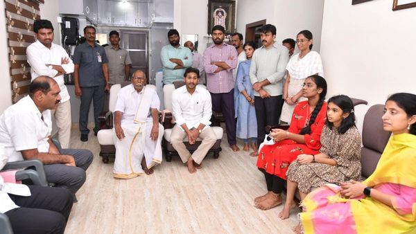 ఎమ్మెల్సీ తలశిల రఘురామ్ ఇంటికి వెళ్లిన జగన్ దంపతులు