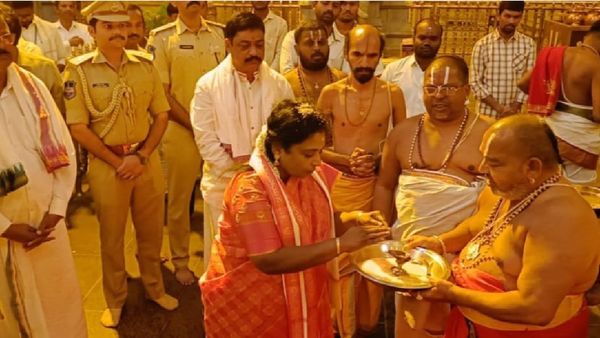 తెలంగాణా బడ్జెట్ సమావేశాల వేళ.. యాదాద్రి లక్షీనరసింహ స్వామిని దర్శించుకున్న గవర్నర్ తమిళిసై