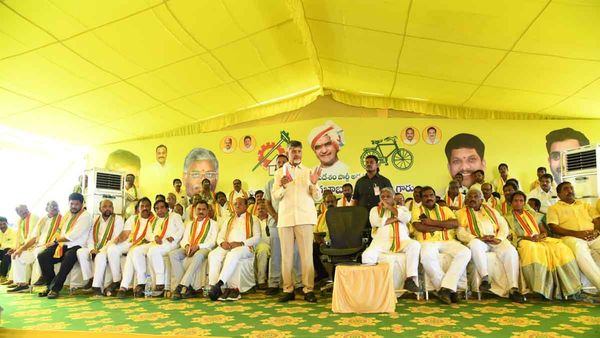 వైసీపీ గృహసారధులకు టీడీపీ కౌంటర్- 30 కుటుంబాలకో సాధికార సారధి-చంద్రబాబు ప్రకటన