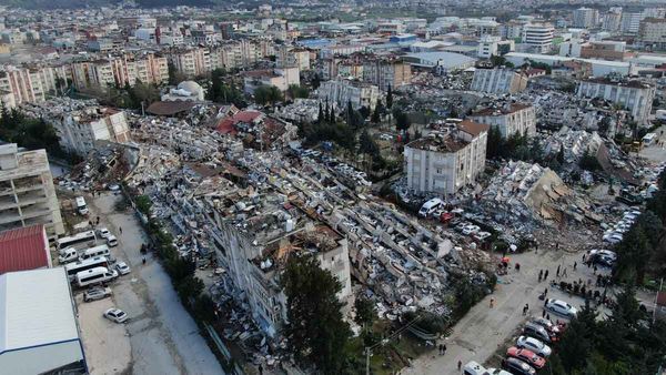 Turkey EarthQuake: టర్కీలో చిక్కుకున్న తెలుగు వారు.. ఆందోళనలో కుటుంబ సభ్యులు..!