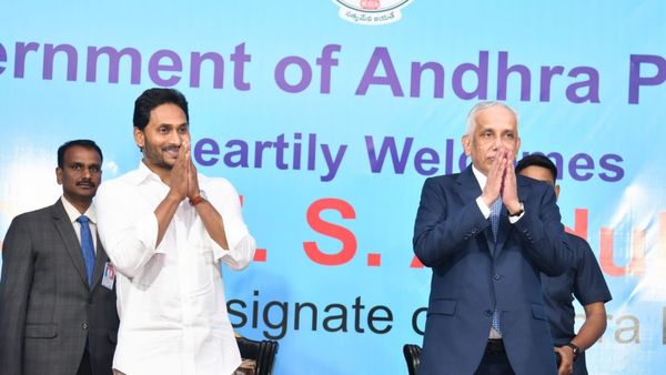 కాబోయే గవర్నర్ నజీర్ తో జగన్ భేటీ-గంటసేపు కీలక చర్చ-రేపు బాధ్యతల స్వీకారం..