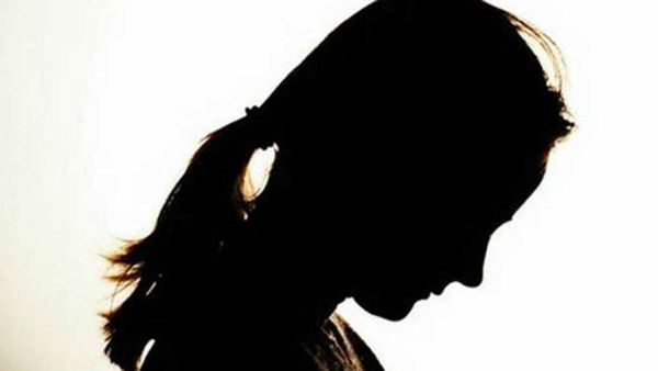 దిశా చట్టమేదీ? తాడేపల్లి అంధయువతి హత్యతో రాజీనామాల డిమాండ్: మొదలెట్టిన తెలుగుమహిళలు!!