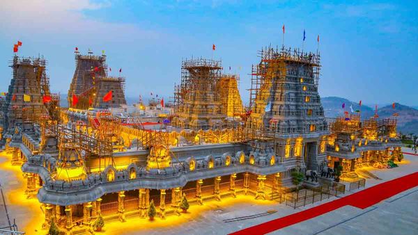 యాదాద్రి శ్రీ లక్ష్మీనరసింహస్వామి దర్శన టికెట్ల ఇకపై ఆన్‌లైన్లోనూ: టికెట్ల ధరలు ఇలా!