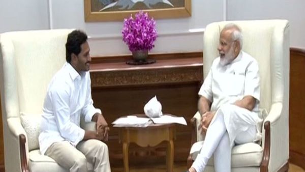 మోడీపై లాస్ట్ పంచ్ రెడీ చేసిన జగన్ ! చంద్రబాబు ఉదాహరణతో ! నాలుగేళ్ల విమర్శలకు చెక్ ?