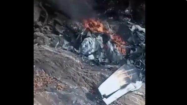 కుప్పకూలిన విమానం: మహిళా ట్రైనీ పైలట్, శిక్షకుడు మృతి